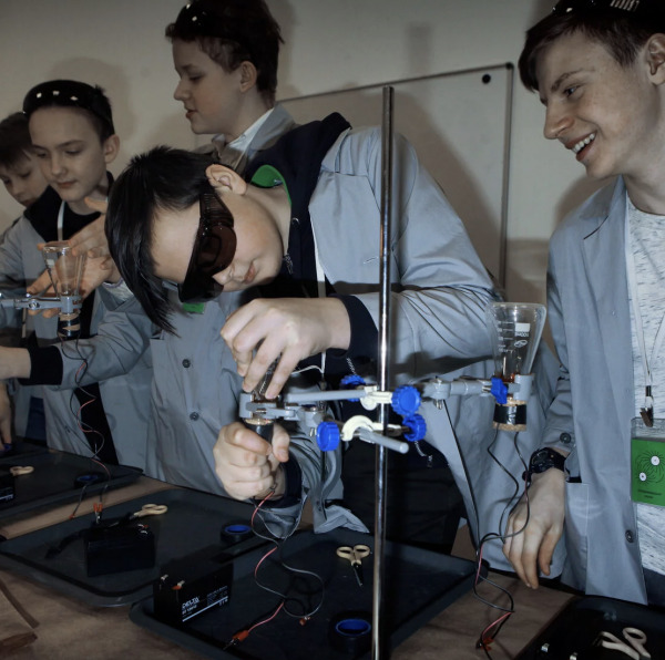 НАУЧНЫЙ ИНТЕНСИВ. ФИЗИКА ЭЛЕКТРИЧЕСТВА, ХИМИЯ ВОКРУГ НАС