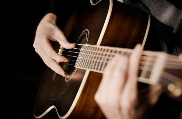 СТУДИЯ ГИТАРЫ «СЕРЕБРЯНЫЕ СТРУНЫ»