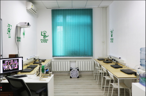 Занятия в кружке робототехники и программирования РОББО