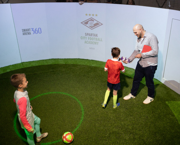 Групповые тренировки на футбольном тренажере